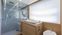 Pershing 82 Yacht - Bathroom-001